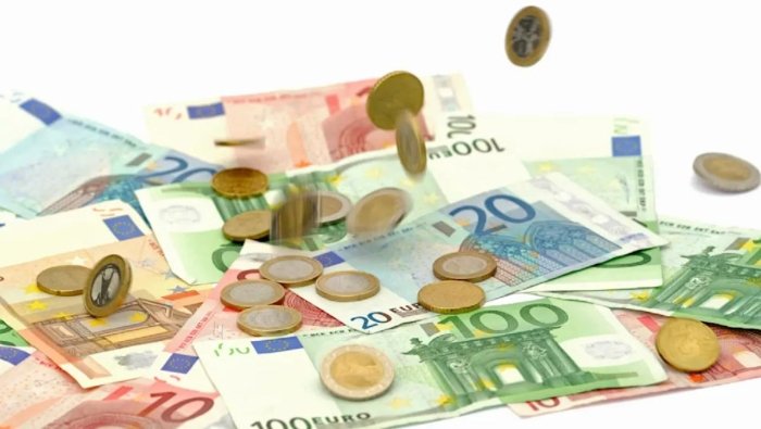 Evrokomissiya 2026 yildan boshlab Bolgariyada yevroning joriy etilishini ma’qulladi