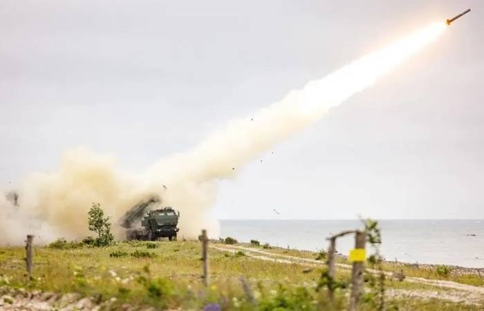 Estoniya ilk bor HIMARS artilleriya tizimini jangovar sharoitda sinovdan o‘tkazdi