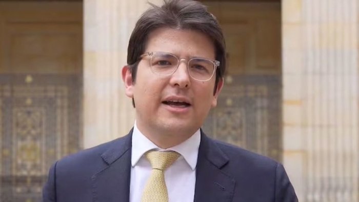 Колумбияда президентликка номзод шахс отиб ташланди