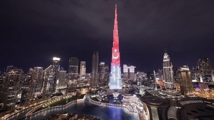 Dubaydagi Burj Xalifa minorasi Turkiya bayrog‘i ranglariga bo‘yaldi
