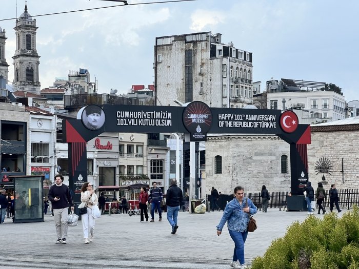 “Taksim”: Istanbulning imkoniyatlar to‘g‘ri taqsimlangan maydoni (FOTOGALEREYa)