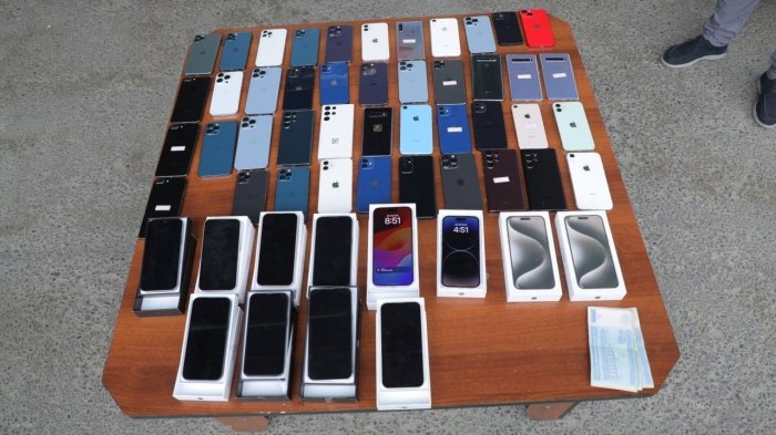 Namanganda mamlakatimizga noqonuniy olib kirilayotgan sal kam 300 mln so‘mlik telefonlar to‘xtatib qolindi