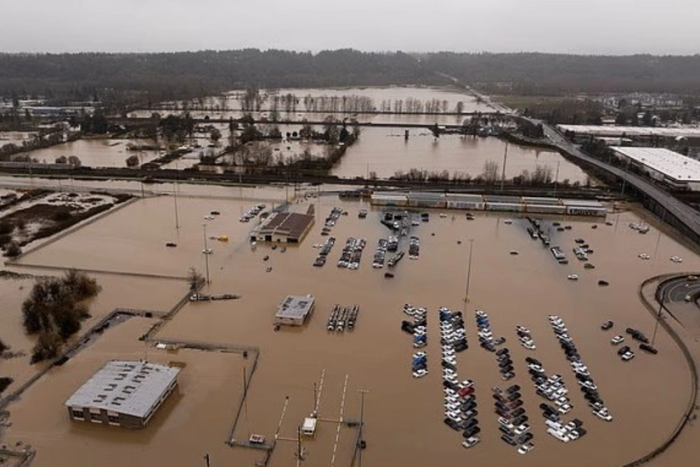 Вашингтон штатида сув тошқини оқибатида тўғон ёрилиб кетди