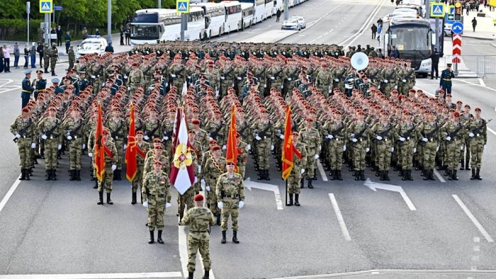 Украина дронлари Ғалаба паради олдидан Кремлни асабийлаштирмоқда