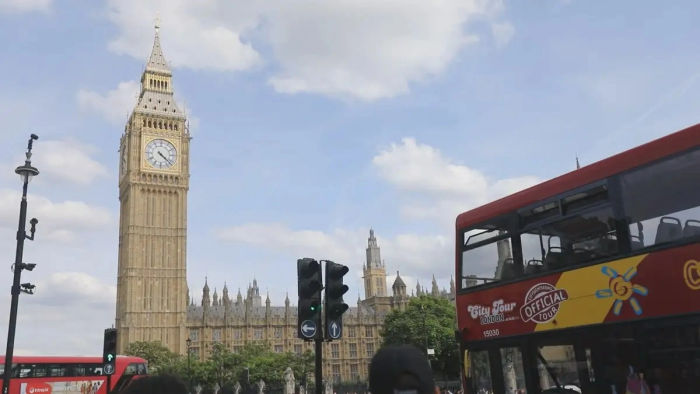 Buyuk Britaniya qochqinlar uchun migrasiya qoidalarini kuchaytirdi