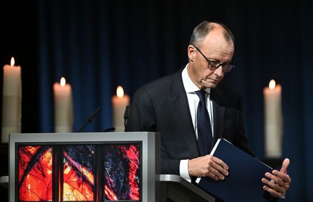 Mers Magdeburg hujumi sodir bo‘lgan joyga tashrif buyurgan paytida hushtakbozlikka duch keldi