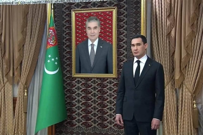 Turkmanistonda o‘qituvchilar darsni Serdar Berdimuhamedovning "hayot yo‘li" va “yutuqlari” bilan boshlamoqda