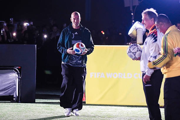 Зинедин Зидан мураббийлик фаолиятини давом эттиришини маълум қилди