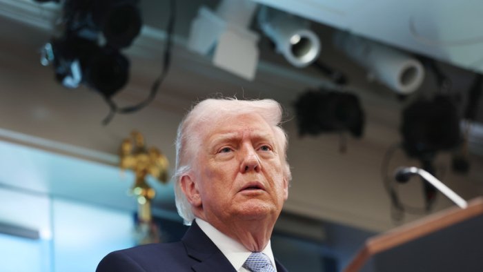 Tramp lavozimini tark etgan Jon Felanni yuqori baholadi