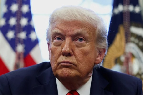 Tramp sobiq ittifoqchisini xiyonatda aybladi