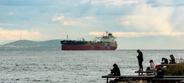 Қора денгизда учта танкер дронлар ҳужумига учради