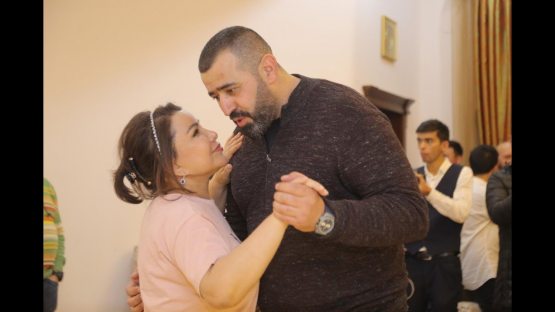 Mansur Agaliyev Yulduz Usmonovaning konsertiga qo‘ldan chipta sotib olishga majbur bo‘ldi (+video)