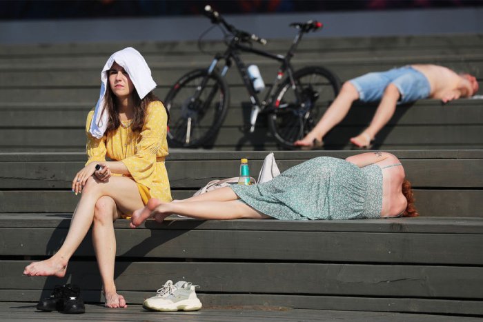 Issiq havo tufayli har daqiqada bir kishi vafot etmoqda. Issiq havo tufayli har daqiqada bir kishi vafot etmoqda.