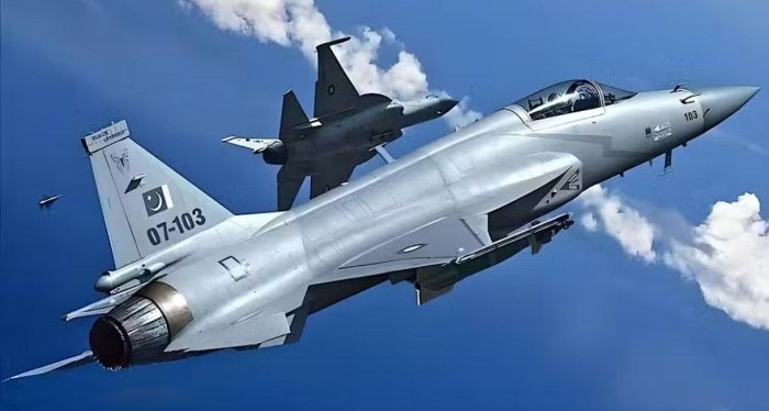 Покистон Афғонистон бўйлаб авиазарбалар берди — TOLO News